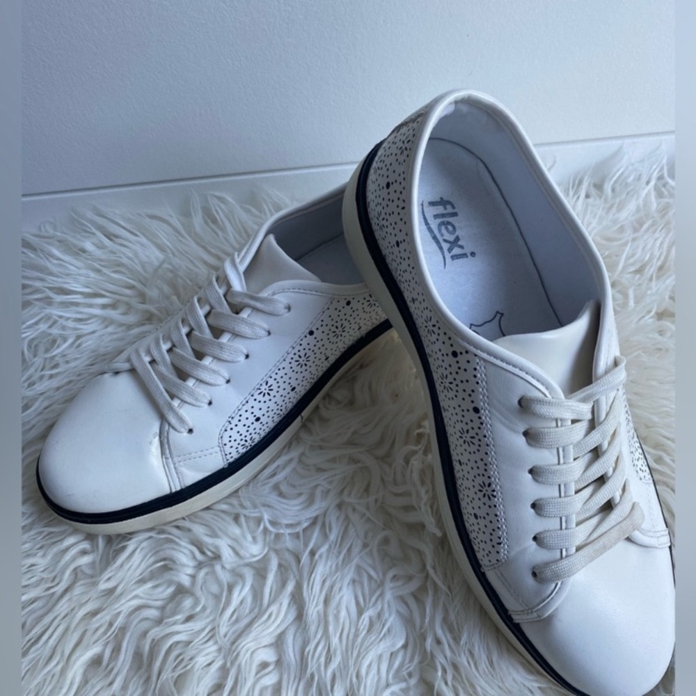 Women's White Patterned Low Profile Lace Up Sneaker 7.5 Menswear Inspired Preppy